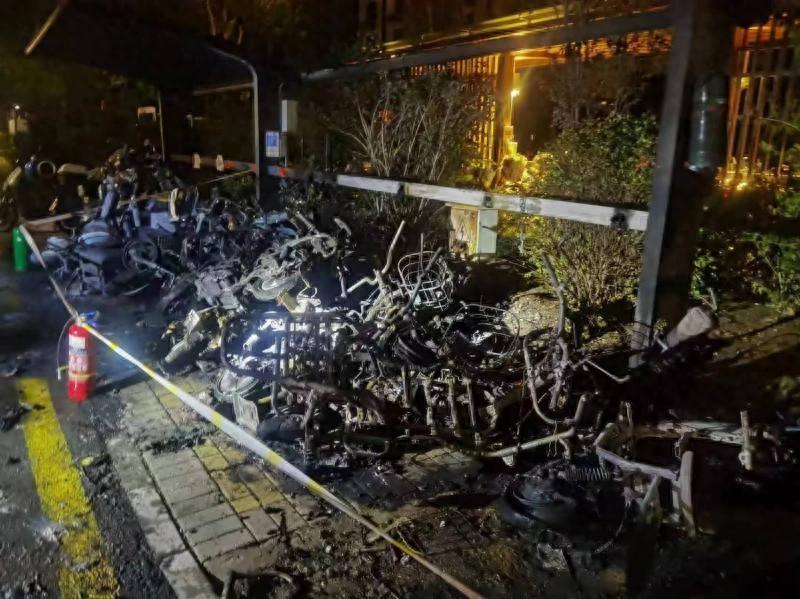 北京一小区 14 辆电动自行车凌晨起火，幸无人员伤亡，原因系
